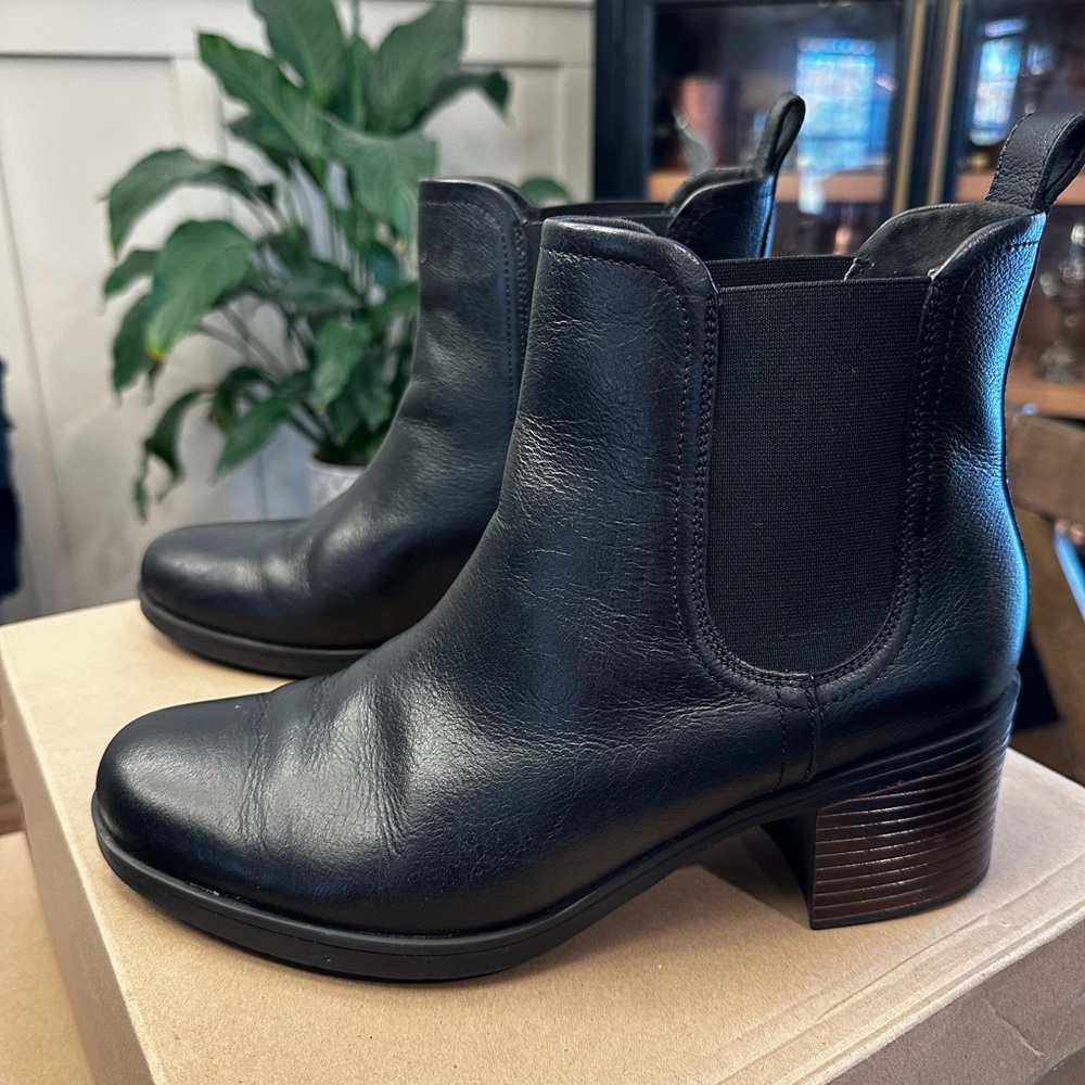 Clark’s Black Leather Hollis Ankle Boots